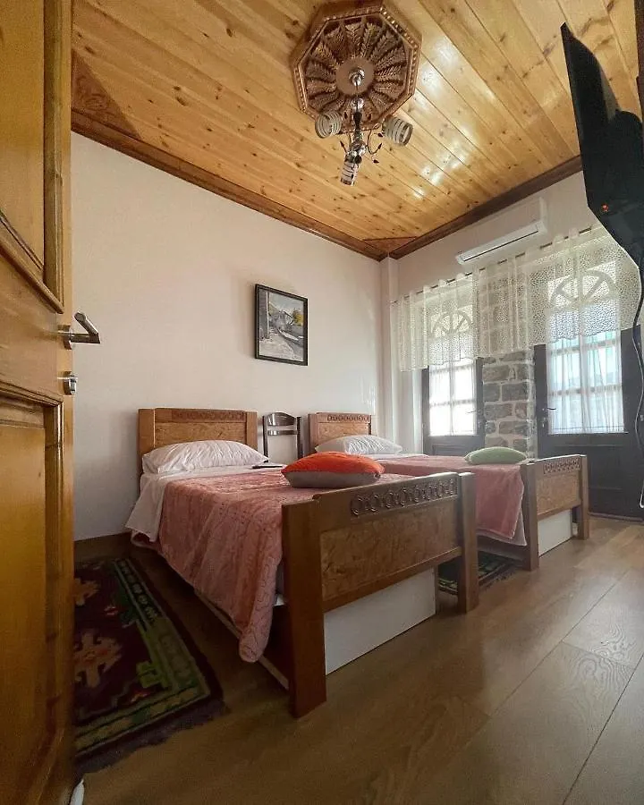 As E Vogel, As E Madhe Hotel Erseke