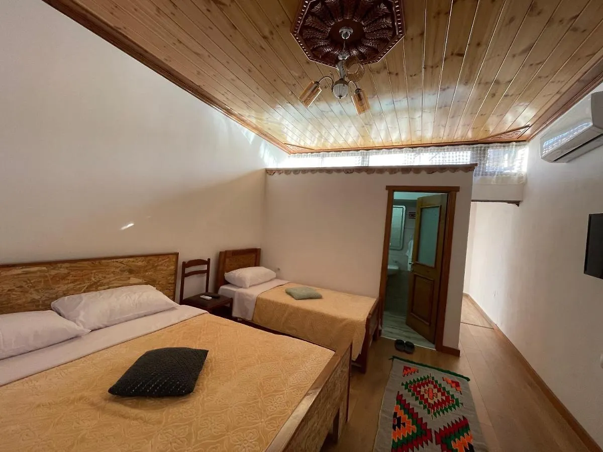As E Vogel, As E Madhe Hotel Erseke