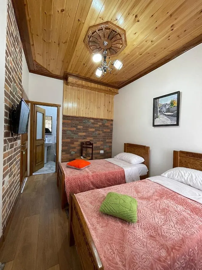 As E Vogel, As E Madhe Hotel Erseke
