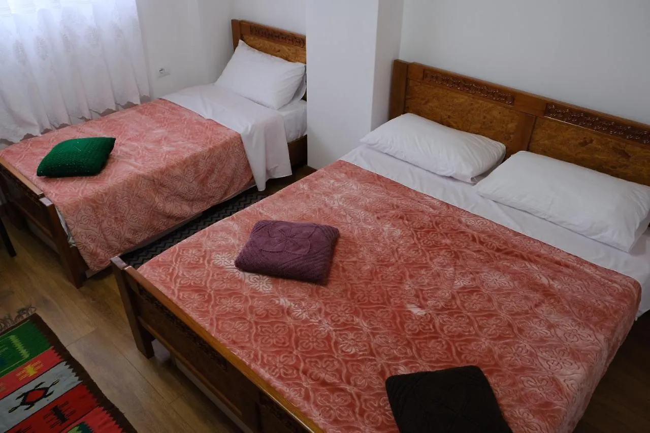 As E Vogel, As E Madhe Hotel Erseke 0*,