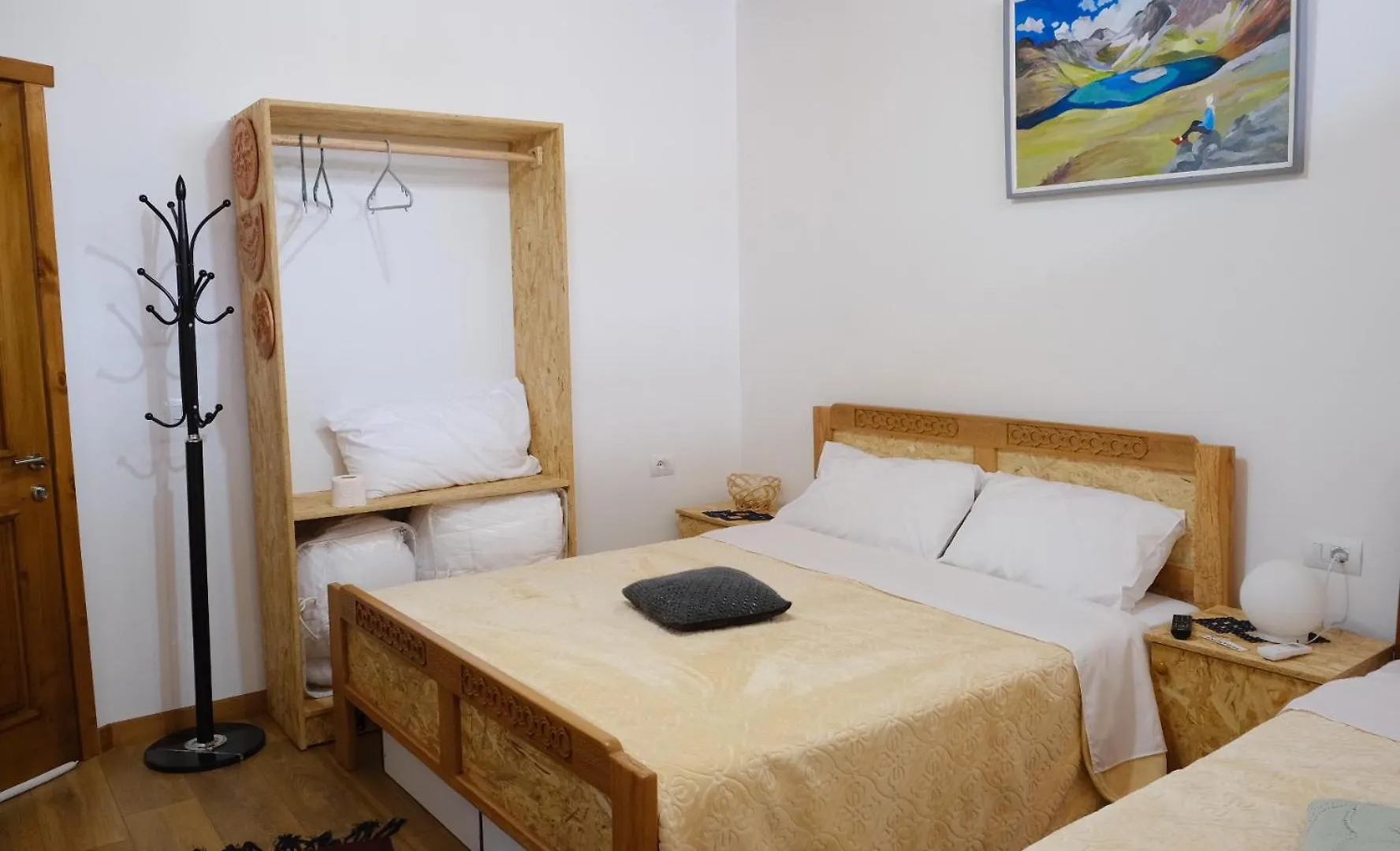 As E Vogel, As E Madhe Hotel Erseke 0*,  Albania