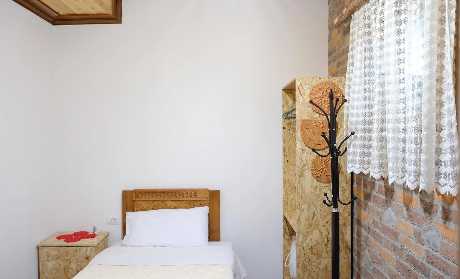 As E Vogel, As E Madhe Hotel Erseke