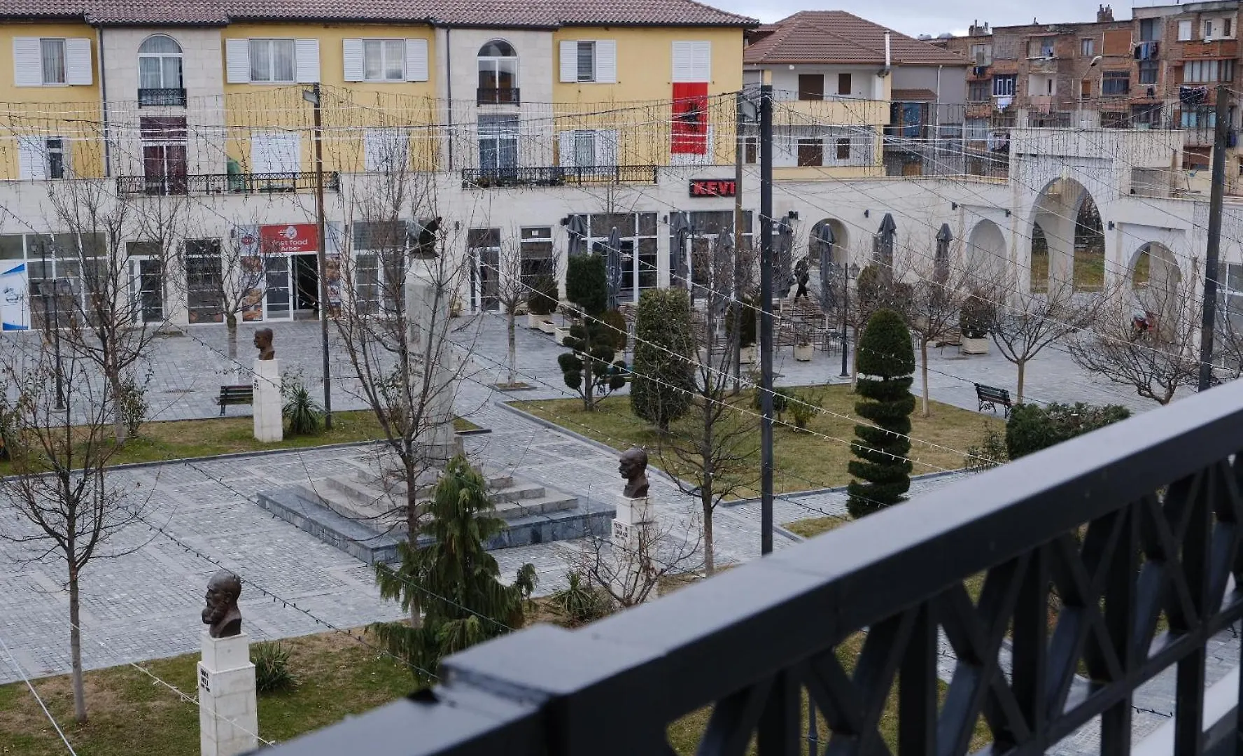 As E Vogel, As E Madhe Hotel Erseke 0*,  Albania