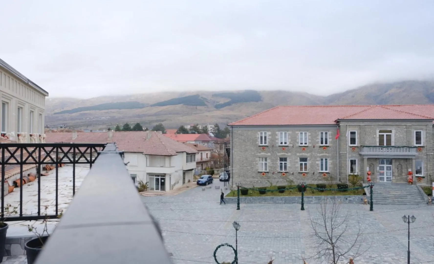 As E Vogel, As E Madhe Hotel Erseke