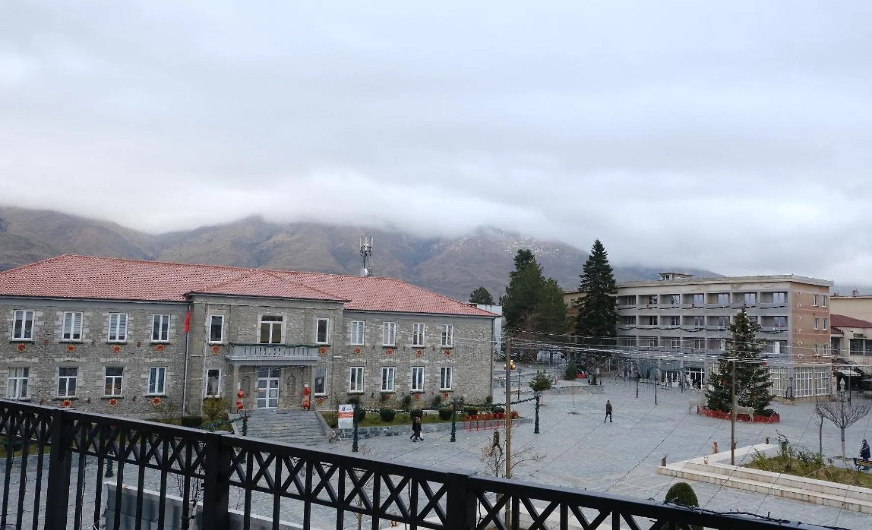 As E Vogel, As E Madhe Hotel Erseke