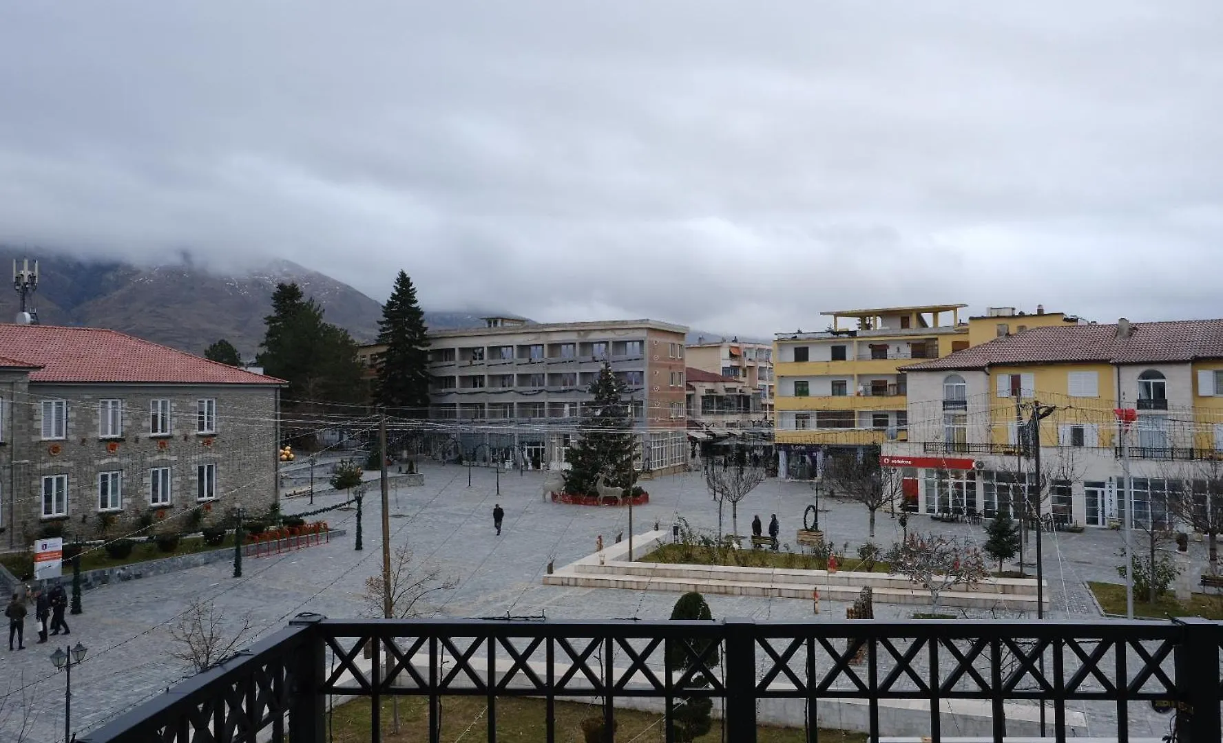 As E Vogel, As E Madhe Hotel Erseke