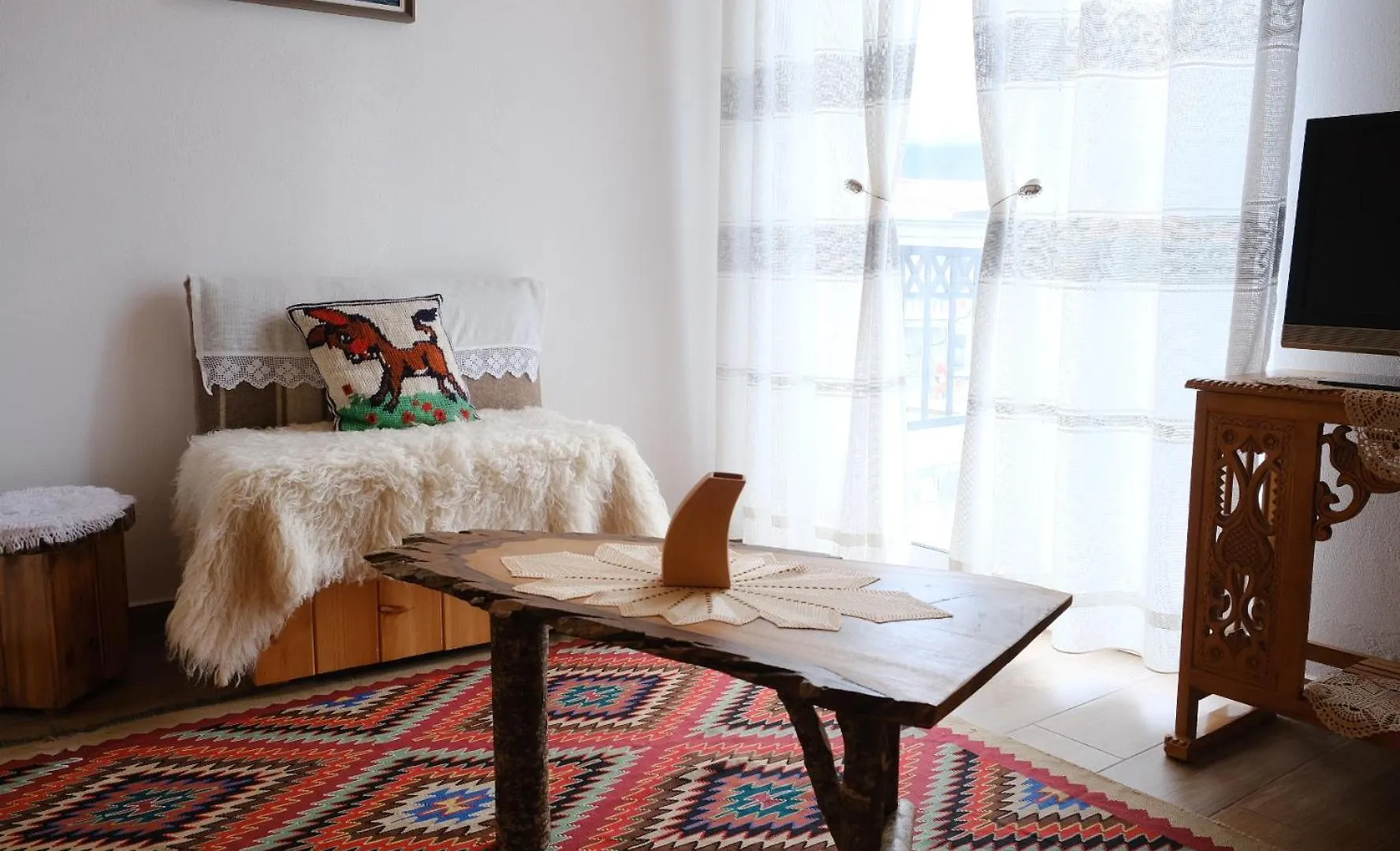 As E Vogel, As E Madhe Hotel Erseke Albania