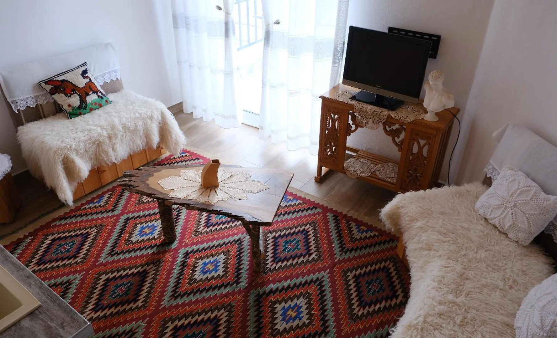 As E Vogel, As E Madhe Hotel Erseke 0*,  Albania