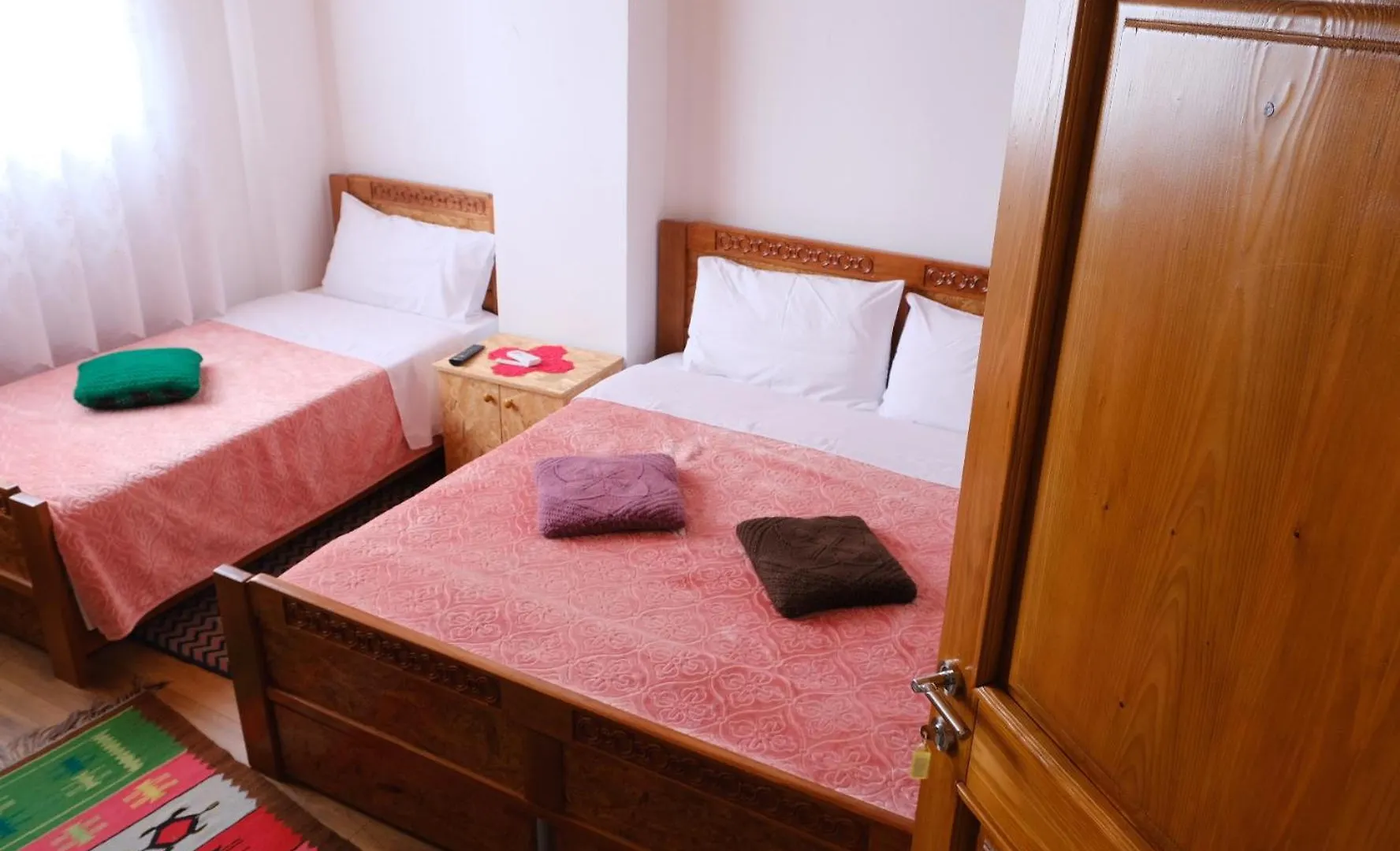 As E Vogel, As E Madhe Hotel Erseke