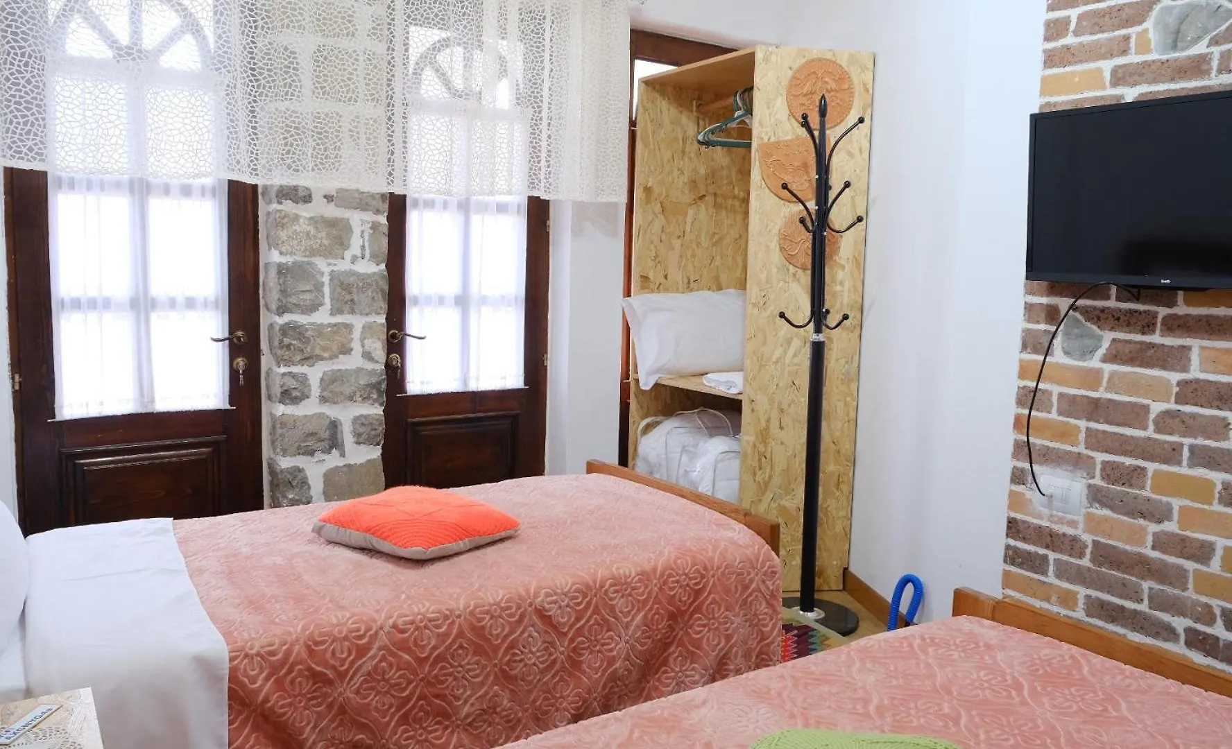 As E Vogel, As E Madhe Hotel Erseke Albania