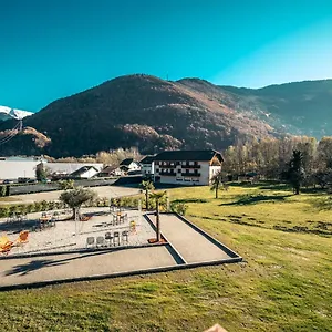 *** Hotel Base Camp - France